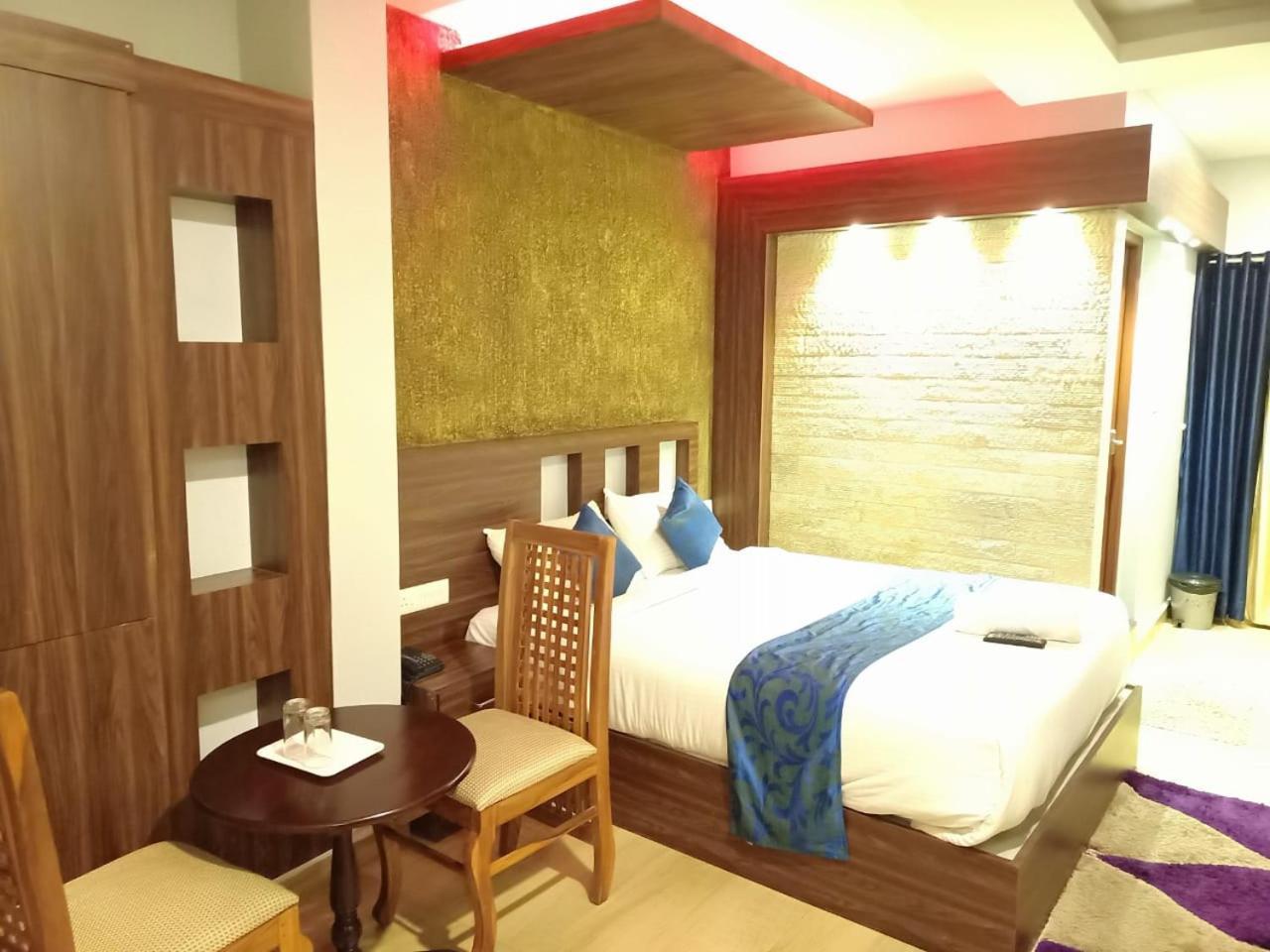 Hotelgurubhavan 蒙纳 外观 照片